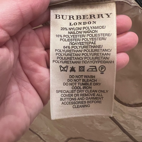 Burberry Raincoat in Taupe - Picture 7 of 7